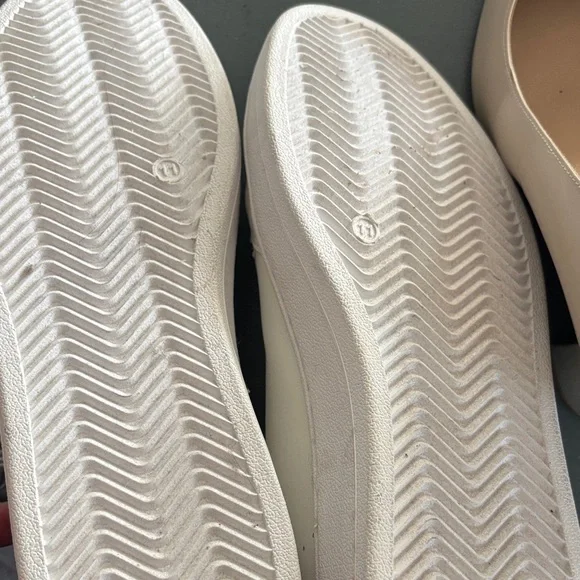 Vintage Havana Cream Sneakers with Silver Accents - Picture 7 of 11